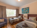 Loerie-bedroom-2