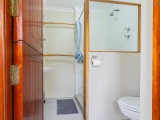 Robin-bathroom